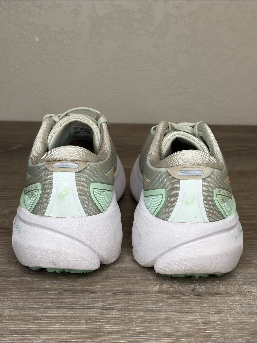ASICS Gel Kayano 30 Women's Size 7 Pale Mint Running Shoes